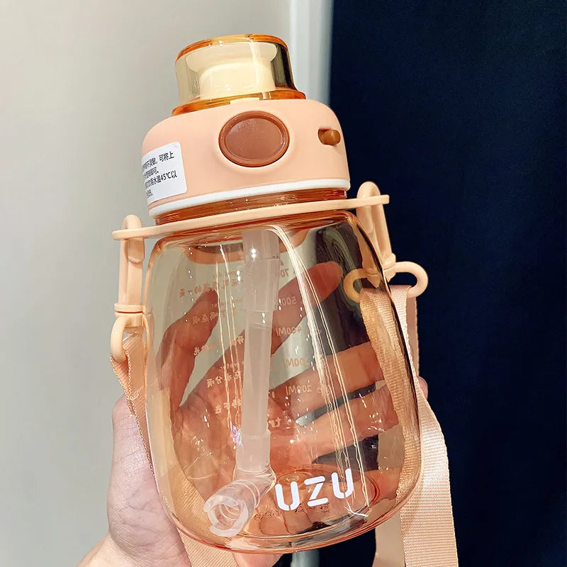 Cute straw water cup girls portable summer high-value big belly cup plastic cup outdoor portable children's water bottle (700ml)