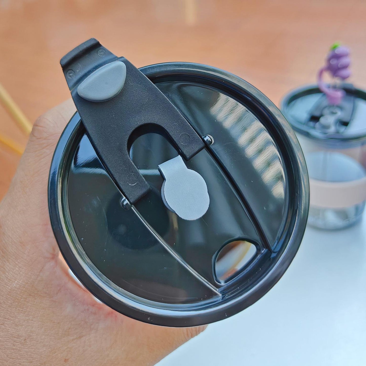 Seaygift nordic fashion cool electroplate color glass cups with silicone protective sleeve office glass straw coffee tumbler mug